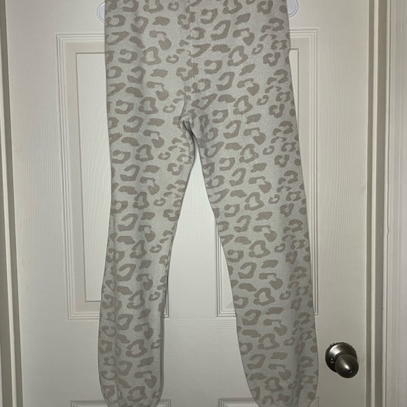 Barefoot Dreams Cozy Cream and Tan Lounge Pants - Picture 2 of 3